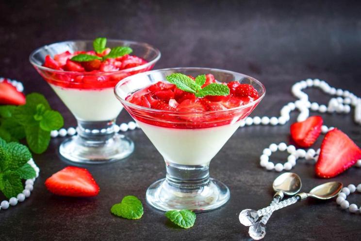 Creamy Strawberry Panna Cotta Delight