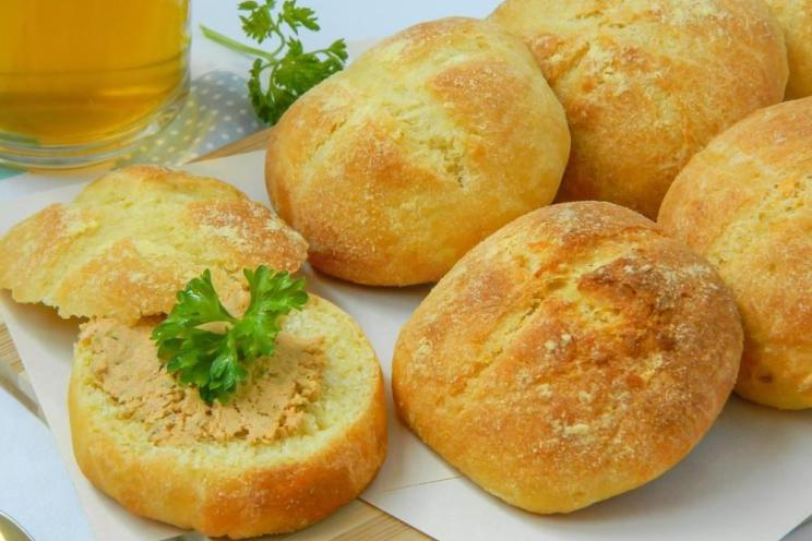 Golden Cornmeal Crunch Buns