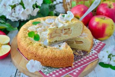 Sour Cream Apple Pie Delight