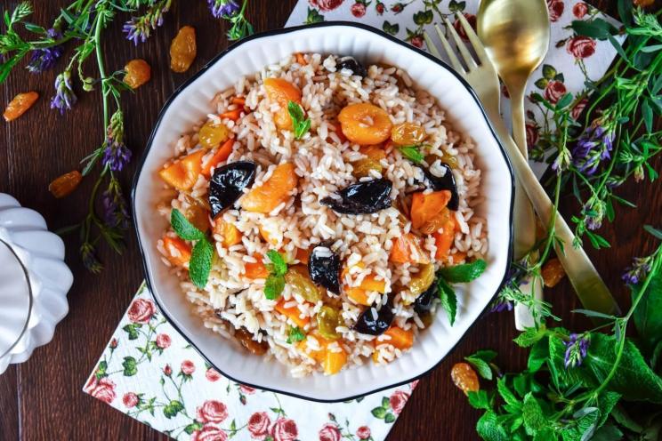 Sweet Pilaf with Raisins and Dried Apricots