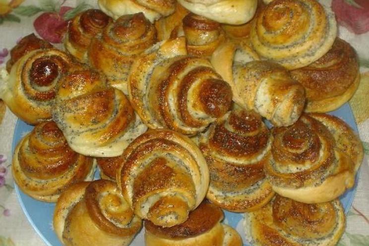 Poppy Seed Rose Buns
