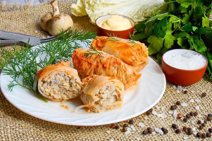 Tender Chinese Cabbage Rolls with Minced Meat and Rice