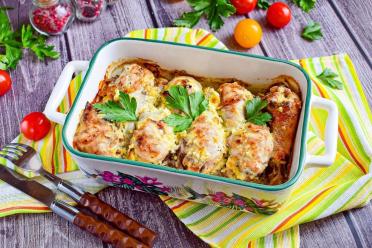 Oven-Baked Chicken Legs in Creamy Sauce