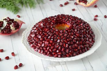 Festive Pomegranate Beef Salad