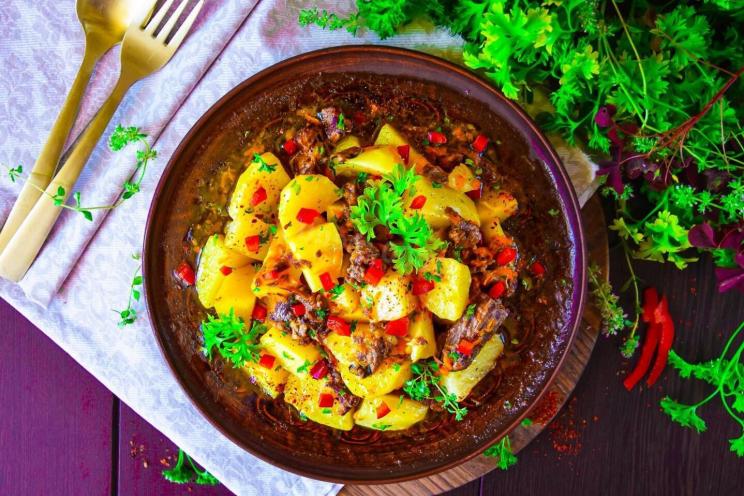 Quick and Easy Stewed Potatoes in a Pan