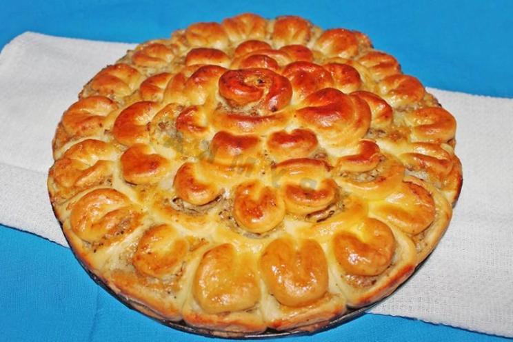 Chrysanthemum Meat and Cheese Pie Chrysanthemum Meat and Cheese Pie