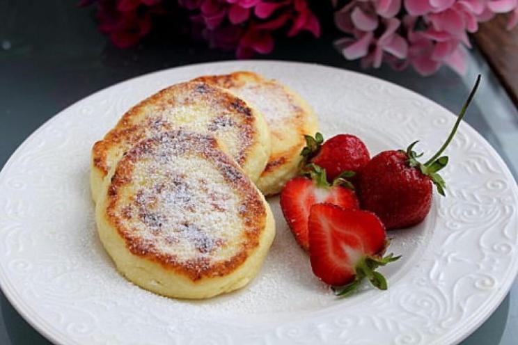 Fluffy Cottage Cheese Pancakes with Eggs