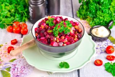 Fresh and Juicy Beet and Pickle Salad