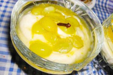 Mascarpone Pear Cream with Grapes