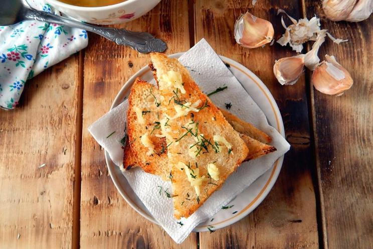Garlic Toasted White Bread in Minutes
