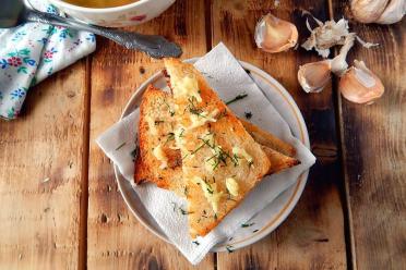 Garlic Toasted White Bread in Minutes