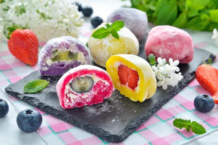 Homemade Rice Flour Mochi with Berry Filling Homemade Rice Flour Mochi with Berry Filling