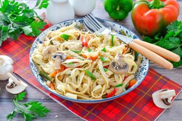 Chicken Mushroom Noodle Stir-Fry