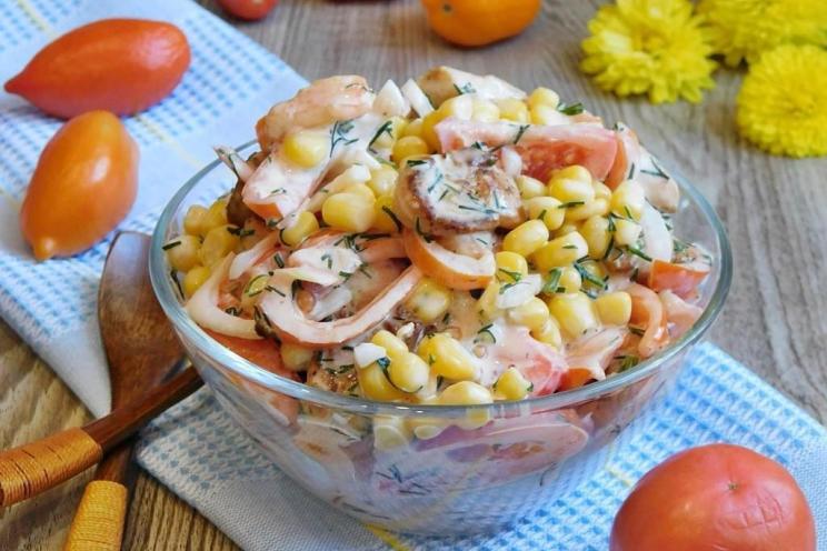 Chicken and Tomato Salad with Corn and Sour Cream