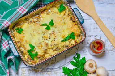 Baked Chicken Legs with Mushrooms and Cheese