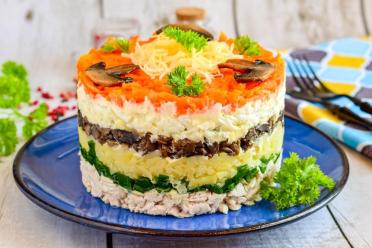 Chicken and Mushroom Layered Salad