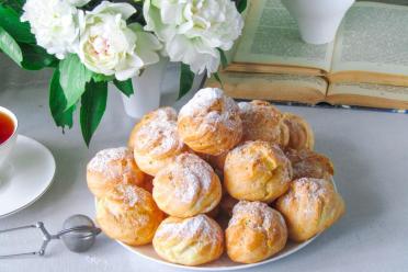 Versatile Custard Cookies