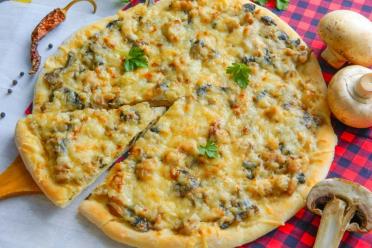 Chicken and Mushroom Delight Pizza