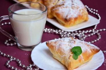 Crispy Apple Puff Pastries