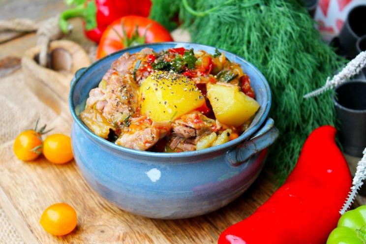 Hearty Beef Khashlama with Potatoes and Beer