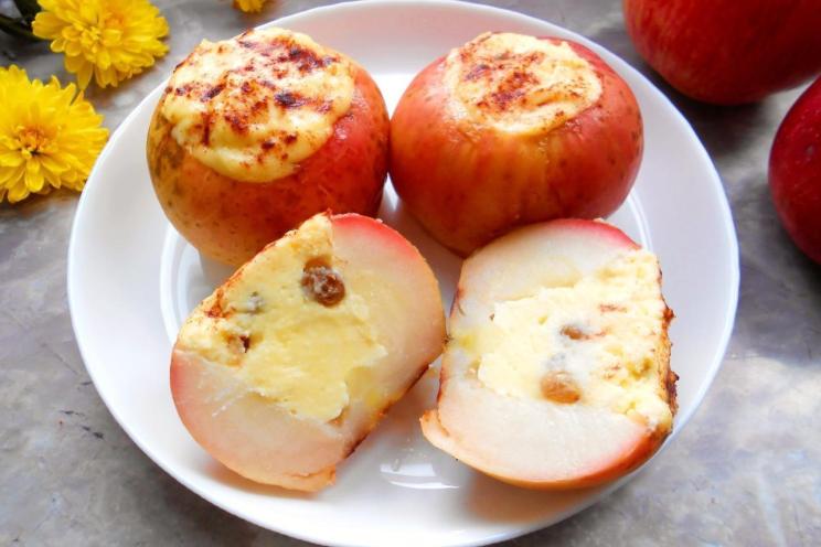 Slow Cooker Baked Apples with Cottage Cheese