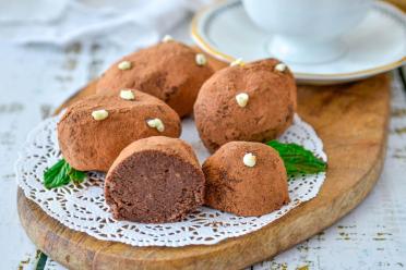Classic Chocolate Sponge Potato Cake