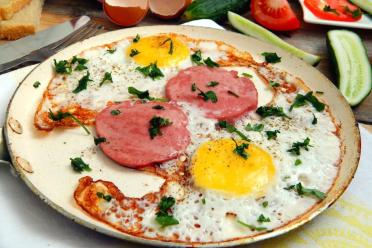 Hearty One-Pan Scrambled Eggs with Sausage