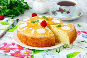 Soft, Crumbly Kefir Mannik Cake Recipe