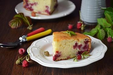 Raspberry Kefir Semolina Cake