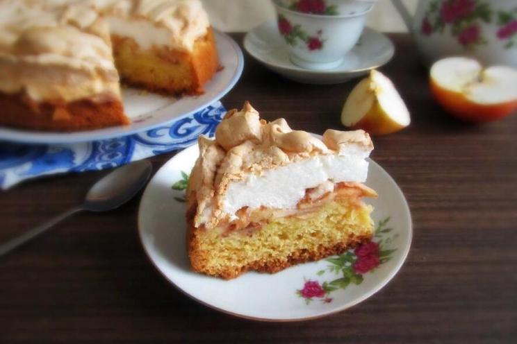 Three-Layer Apple Meringue Pie