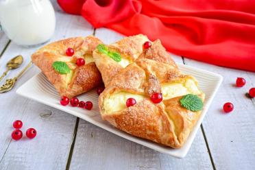 Cottage Cheese Puff Pastry Envelopes: Sweet or Savory Treats