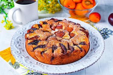 Oven-Baked Apricot and Plum Fruit Pie