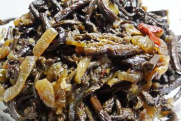 Spicy Fern Salad with Sesame Soy Dressing