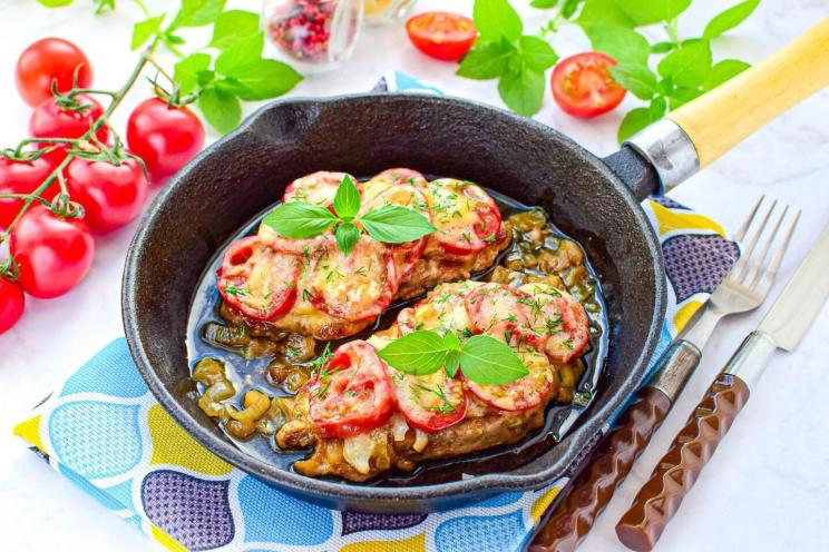 Skillet Meat with Tomatoes and Cheese