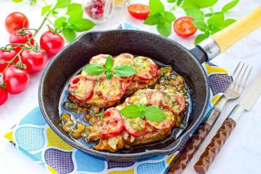 Skillet Meat with Tomatoes and Cheese