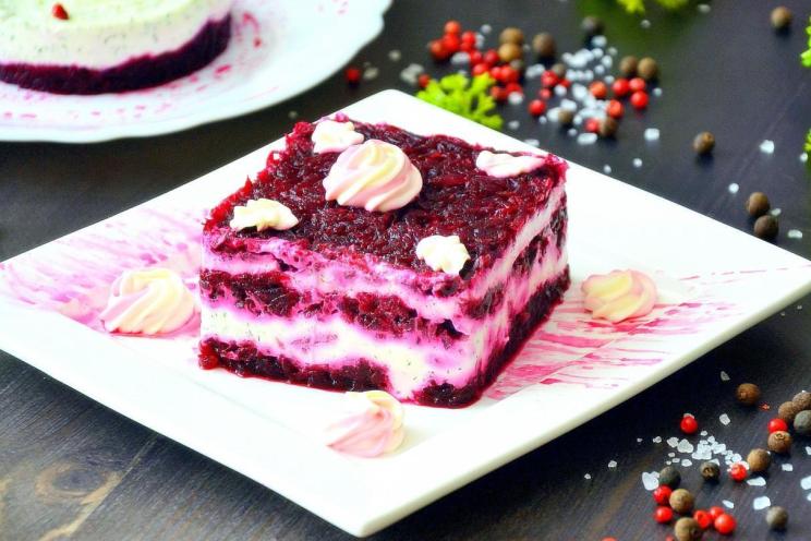 Beet and Cottage Cheese Salad with Garlic