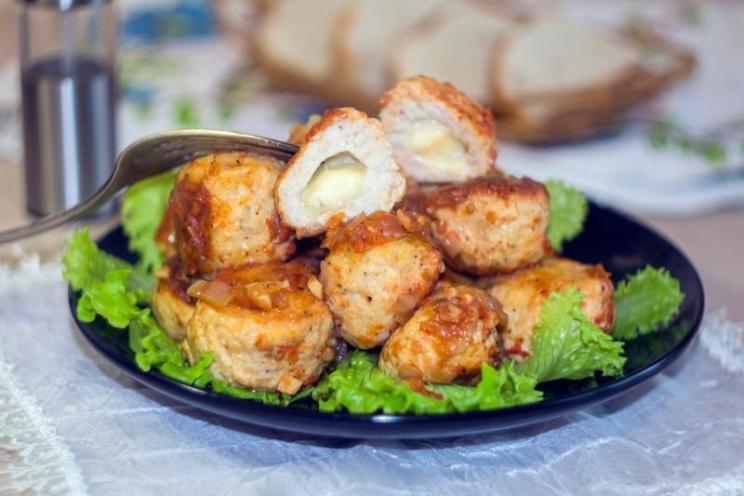Cheesy Chicken Meatballs in Tomato Sauce Cheesy Chicken Meatballs in Tomato Sauce