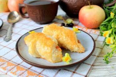 Quick Puff Pastry Jam Bagels