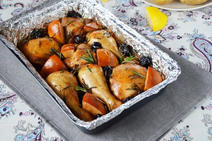 Juicy Chicken with Quince and Prunes