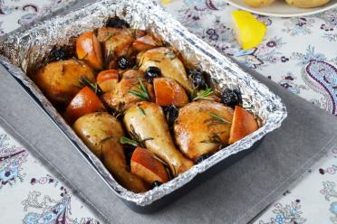 Juicy Chicken with Quince and Prunes
