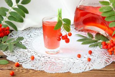 Easy Red Rowan Vodka Tincture