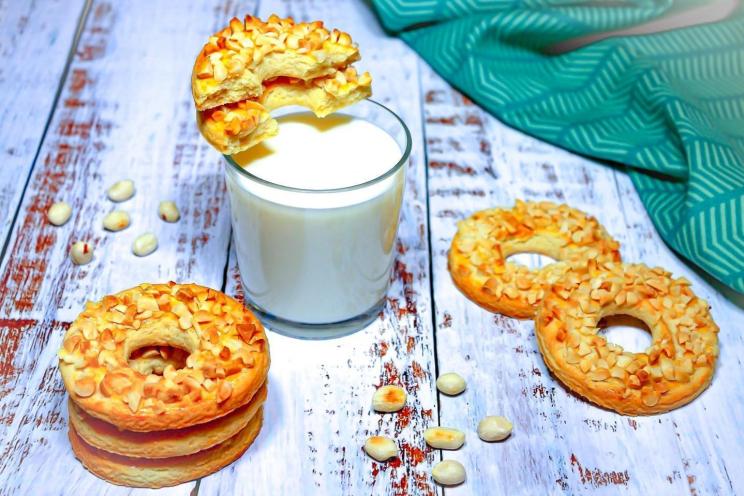 Peanut Shortbread Rings