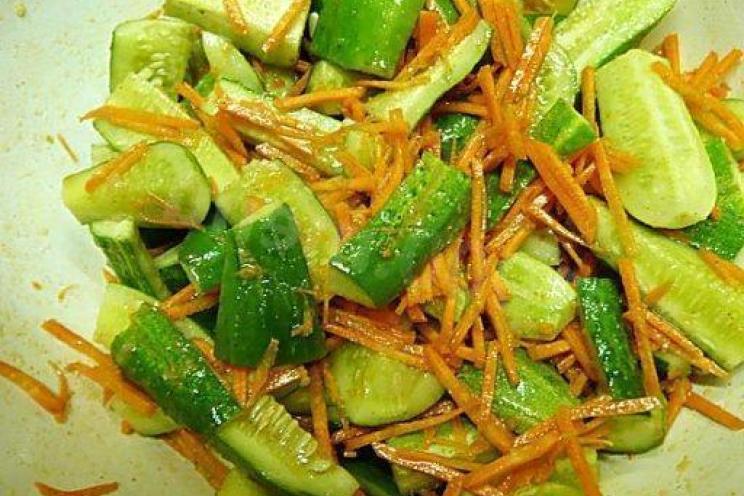 Korean Carrot-Cucumber Salad with Garlic and Vinegar Korean Carrot-Cucumber Salad with Garlic and Vinegar