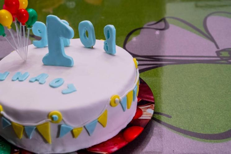 Delicate Sponge Birthday Cake with Creamy Layers Delicate Sponge Birthday Cake with Creamy Layers