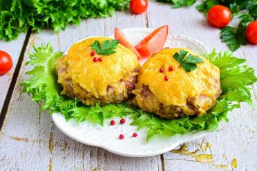 Cheesy Baked Minced Meat and Potato Stacks