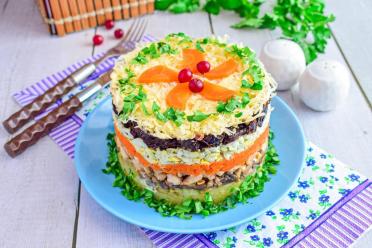 Chicken, Prune & Mushroom Layered Salad