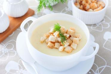 Creamy Blender Soup with Crispy Croutons