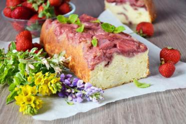 Strawberry Almond Butter Cake