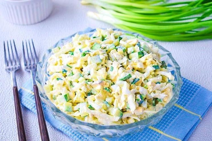 Refreshing Chinese Cabbage and Cucumber Salad with Egg