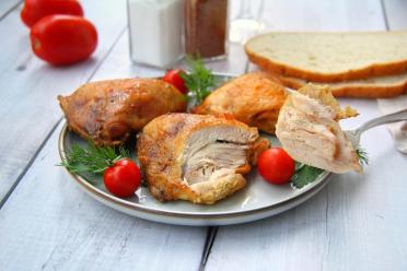 Juicy Baked Chicken Thighs with Crispy Crust